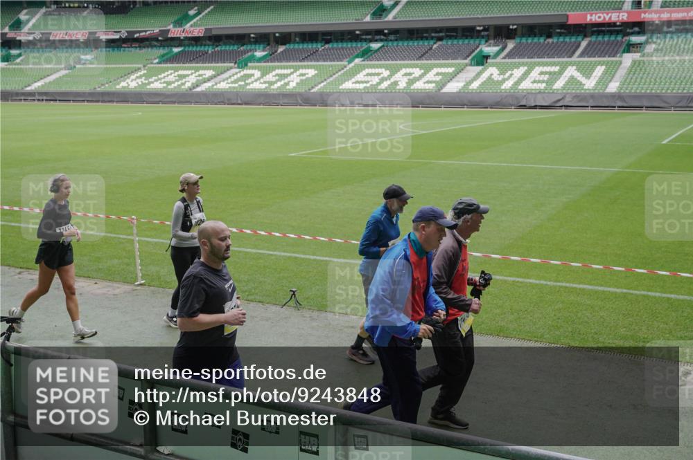 05.10.2025 - 20. swb-Marathon Bremen Michael Burmester http://msf.ph/oto/9243848 05.10.2025 10:36:17 Laufen im Stadion 7123, 7177, 7178, 7908, 8585, 9005, 9173, 9174, 9215, 9231, 9278, 9327, 9330, 9346, 9349, 9370, 9371, 9378, 9389, 9433, 9443, 9450, 9451, 9454, 9462, 9516, 9518, 9542, 9568, 9593, 9608, 9609, 9611, 9613, 9634, 9635, 9686, 9737, 9747, 9880, 9904, 9937, 9954, 9977, 9991, 10006, 10039, 10059, 10063, 10079, 10127, 10138, 10139, 10143, 10182, 10219, 10228, 10250, 10293, 10311, 10324, 10336, 10353, 10357, 10359, 10367, 10391, 10406, 10558, 10560, 10901, 7163 meine-sportfotos.de