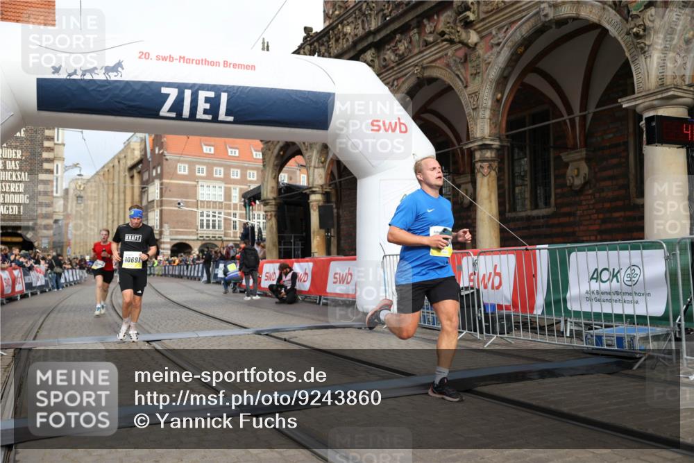 05.10.2025 - 20. swb-Marathon Bremen Yannick Fuchs http://msf.ph/oto/9243860 05.10.2025 10:42:05 Ziel 9884, 10104, 10155, 10691, 10880, 11581, 11710 meine-sportfotos.de