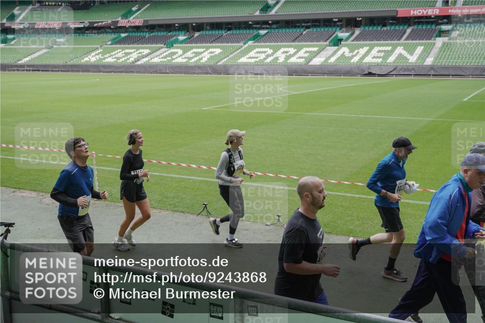05.10.2025 - 20. swb-Marathon Bremen Michael Burmester http://msf.ph/oto/9243868 05.10.2025 10:36:18 Laufen im Stadion 7123, 7177, 7178, 7908, 8585, 9005, 9173, 9174, 9215, 9231, 9278, 9327, 9330, 9346, 9349, 9370, 9371, 9378, 9389, 9433, 9443, 9450, 9451, 9454, 9462, 9516, 9518, 9542, 9568, 9593, 9608, 9609, 9611, 9613, 9634, 9635, 9686, 9737, 9747, 9827, 9880, 9904, 9937, 9954, 9977, 9991, 10006, 10059, 10063, 10079, 10127, 10138, 10139, 10143, 10182, 10219, 10228, 10250, 10293, 10311, 10324, 10336, 10357, 10359, 10367, 10391, 10406, 10558, 10560, 10901 meine-sportfotos.de
