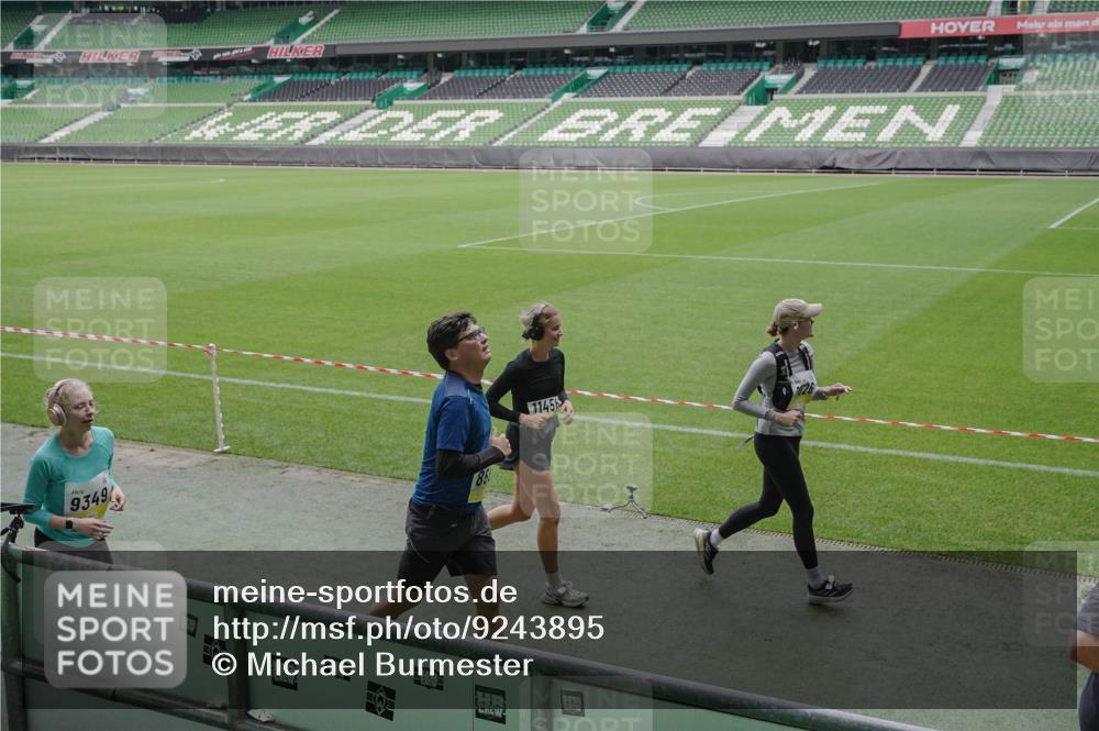 05.10.2025 - 20. swb-Marathon Bremen Michael Burmester http://msf.ph/oto/9243895 05.10.2025 10:36:19 Laufen im Stadion 7123, 7177, 7178, 7908, 8585, 9005, 9173, 9174, 9215, 9231, 9278, 9327, 9330, 9346, 9349, 9370, 9371, 9378, 9389, 9433, 9443, 9450, 9451, 9454, 9462, 9516, 9518, 9542, 9568, 9593, 9608, 9609, 9611, 9613, 9634, 9635, 9686, 9737, 9747, 9827, 9880, 9904, 9937, 9954, 9977, 9991, 10006, 10063, 10079, 10093, 10127, 10138, 10139, 10143, 10182, 10209, 10219, 10228, 10250, 10293, 10311, 10324, 10336, 10357, 10359, 10367, 10391, 10406, 10558, 10560, 10901 meine-sportfotos.de