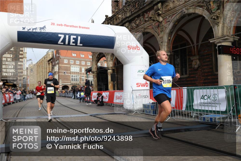 05.10.2025 - 20. swb-Marathon Bremen Yannick Fuchs http://msf.ph/oto/9243898 05.10.2025 10:42:05 Ziel 9884, 10104, 10155, 10691, 10880, 11581, 11710 meine-sportfotos.de