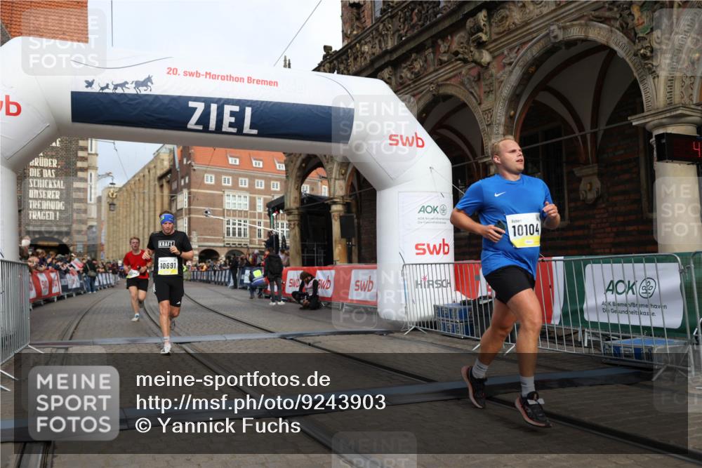 05.10.2025 - 20. swb-Marathon Bremen Yannick Fuchs http://msf.ph/oto/9243903 05.10.2025 10:42:05 Ziel 9884, 10104, 10155, 10691, 10880, 11581, 11710 meine-sportfotos.de