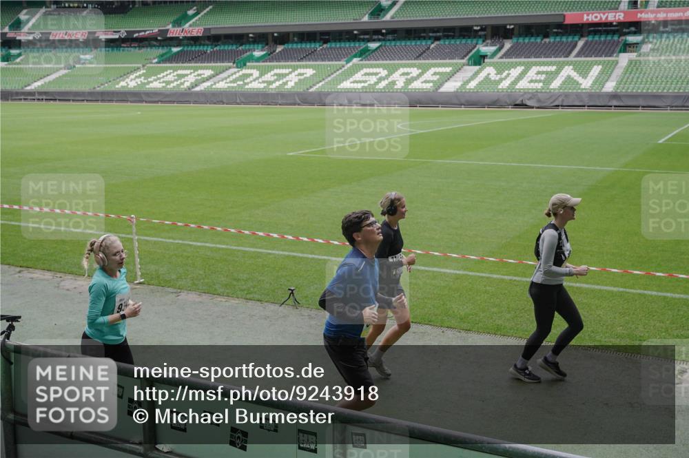 05.10.2025 - 20. swb-Marathon Bremen Michael Burmester http://msf.ph/oto/9243918 05.10.2025 10:36:19 Laufen im Stadion 7123, 7177, 7178, 7908, 8585, 9005, 9173, 9174, 9215, 9231, 9278, 9327, 9330, 9346, 9349, 9370, 9371, 9378, 9389, 9433, 9443, 9450, 9451, 9454, 9462, 9516, 9518, 9542, 9568, 9593, 9608, 9609, 9611, 9613, 9634, 9635, 9686, 9737, 9747, 9827, 9880, 9904, 9937, 9954, 9977, 9991, 10006, 10063, 10079, 10093, 10127, 10138, 10139, 10143, 10182, 10209, 10219, 10228, 10250, 10293, 10311, 10324, 10336, 10357, 10359, 10367, 10391, 10406, 10558, 10560, 10901 meine-sportfotos.de