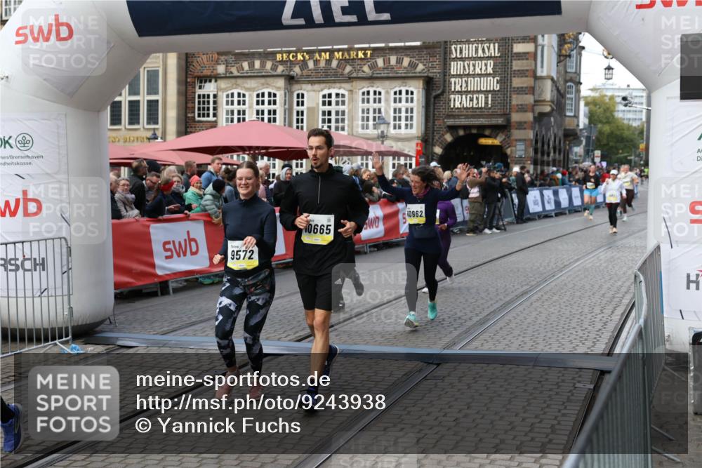 05.10.2025 - 20. swb-Marathon Bremen Yannick Fuchs http://msf.ph/oto/9243938 05.10.2025 11:10:50 Ziel 9446, 9572, 9804, 10665, 10962, 11157, 11240 meine-sportfotos.de
