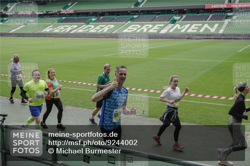 05.10.2025 - 20. swb-Marathon Bremen Michael Burmester http://msf.ph/oto/9244002 05.10.2025 10:36:23 Laufen im Stadion 7123, 7177, 7178, 7908, 8585, 9005, 9173, 9174, 9215, 9231, 9271, 9272, 9278, 9294, 9327, 9330, 9346, 9349, 9370, 9371, 9378, 9389, 9443, 9450, 9451, 9454, 9462, 9516, 9518, 9542, 9568, 9593, 9608, 9609, 9611, 9613, 9634, 9635, 9686, 9737, 9747, 9827, 9880, 9904, 9954, 9977, 9991, 10006, 10030, 10063, 10079, 10093, 10127, 10138, 10139, 10143, 10182, 10209, 10219, 10228, 10250, 10293, 10311, 10324, 10336, 10357, 10367, 10391, 10406, 10558, 10560, 10656, 10809, 10901 meine-sportfotos.de
