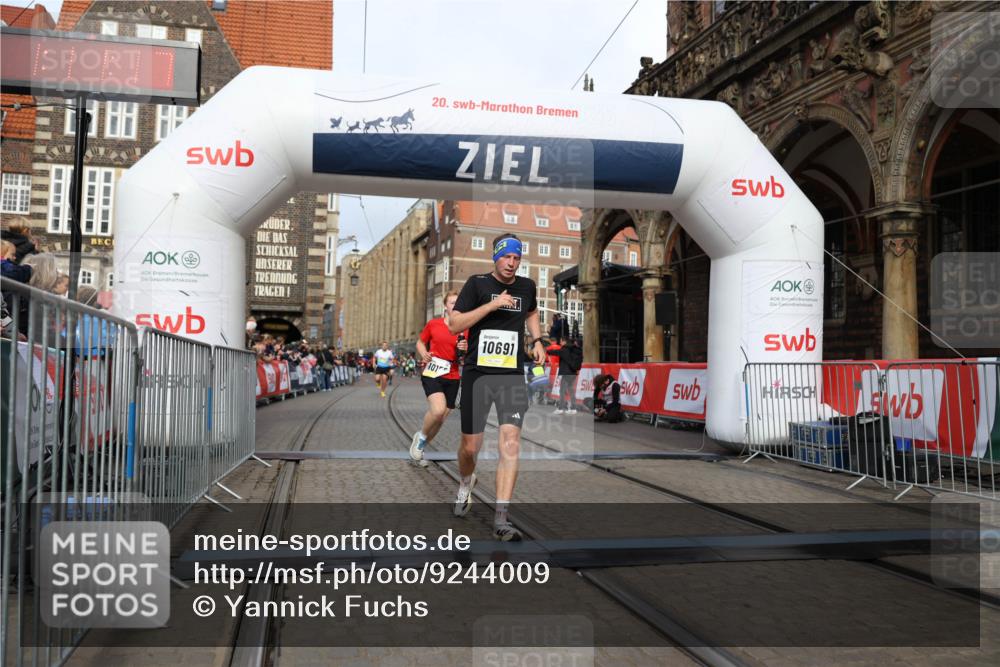 05.10.2025 - 20. swb-Marathon Bremen Yannick Fuchs http://msf.ph/oto/9244009 05.10.2025 10:42:06 Ziel 9884, 10104, 10155, 10691, 11581, 11710 meine-sportfotos.de