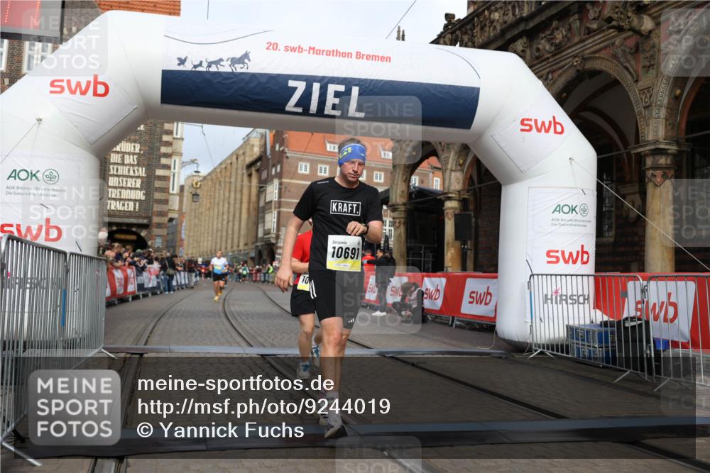 05.10.2025 - 20. swb-Marathon Bremen Yannick Fuchs http://msf.ph/oto/9244019 05.10.2025 10:42:06 Ziel 9884, 10104, 10155, 10691, 11581, 11710 meine-sportfotos.de
