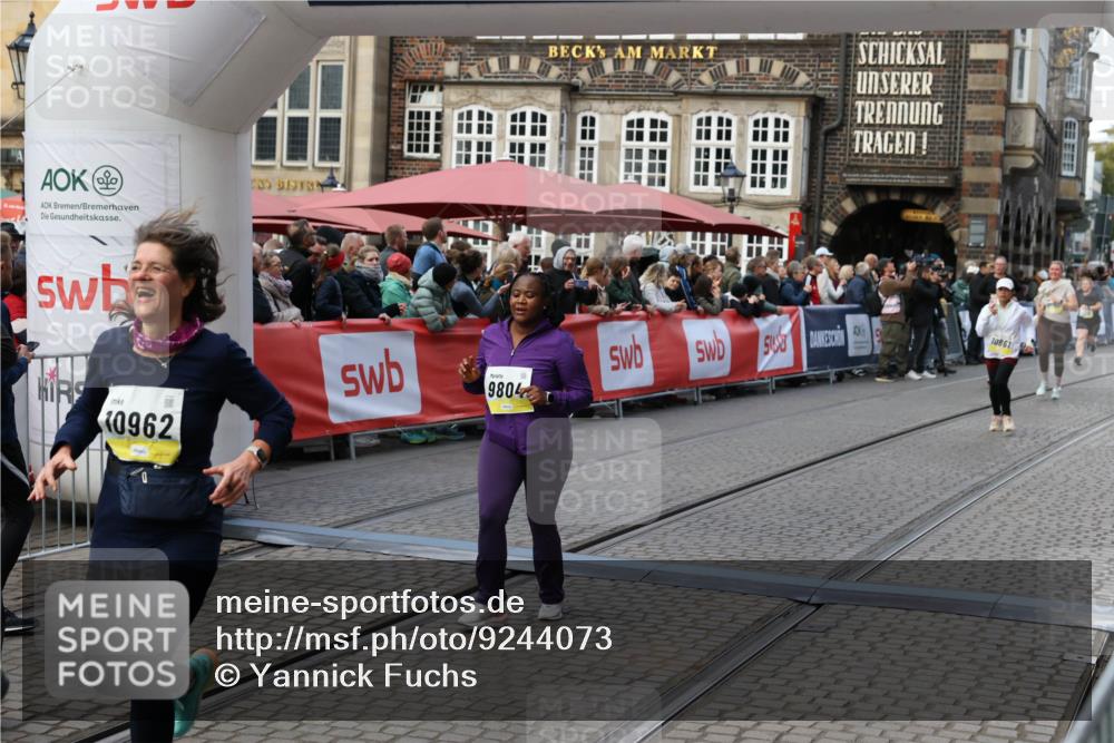 05.10.2025 - 20. swb-Marathon Bremen Yannick Fuchs http://msf.ph/oto/9244073 05.10.2025 11:10:52 Ziel 9446, 9572, 9804, 10665, 10861, 10962, 11157 meine-sportfotos.de