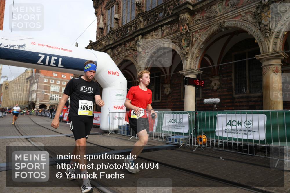 05.10.2025 - 20. swb-Marathon Bremen Yannick Fuchs http://msf.ph/oto/9244094 05.10.2025 10:42:07 Ziel 9849, 9884, 10104, 10155, 10691 meine-sportfotos.de