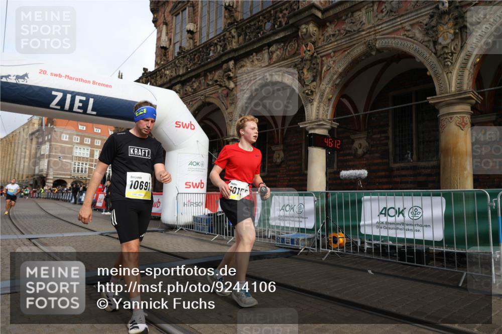 05.10.2025 - 20. swb-Marathon Bremen Yannick Fuchs http://msf.ph/oto/9244106 05.10.2025 10:42:07 Ziel 9849, 9884, 10104, 10155, 10691 meine-sportfotos.de