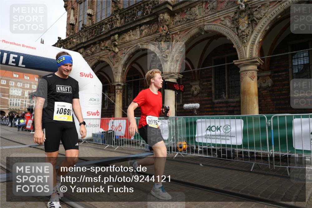 05.10.2025 - 20. swb-Marathon Bremen Yannick Fuchs http://msf.ph/oto/9244121 05.10.2025 10:42:08 Ziel 9849, 10104, 10155, 10691 meine-sportfotos.de