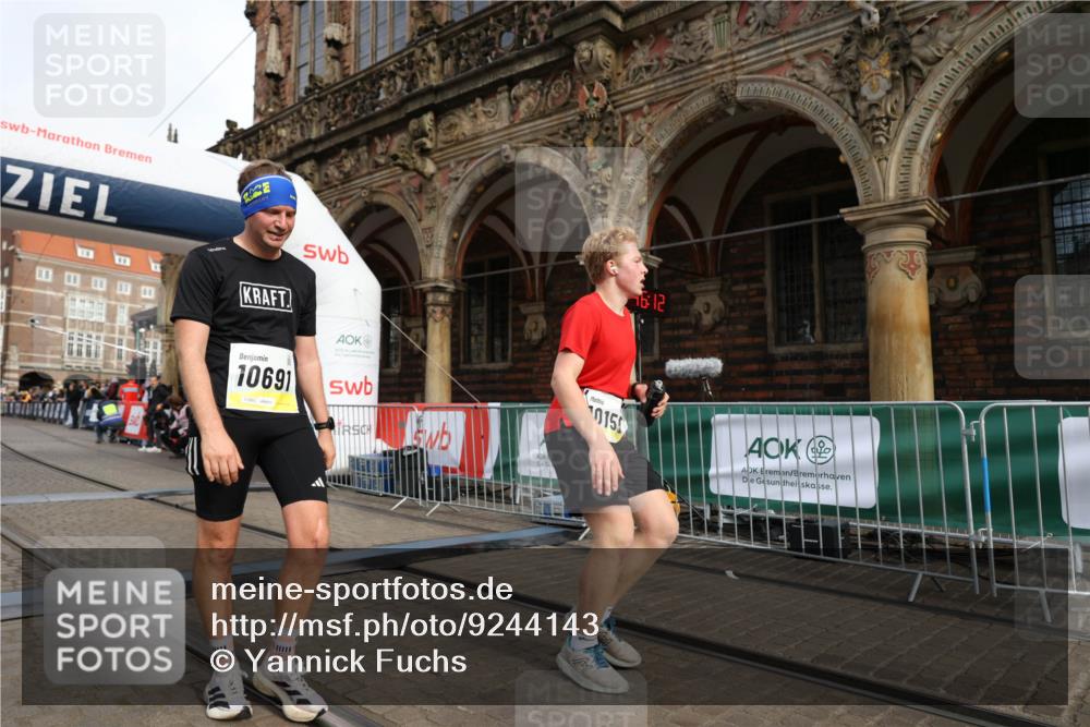 05.10.2025 - 20. swb-Marathon Bremen Yannick Fuchs http://msf.ph/oto/9244143 05.10.2025 10:42:08 Ziel 9849, 10104, 10155, 10691 meine-sportfotos.de