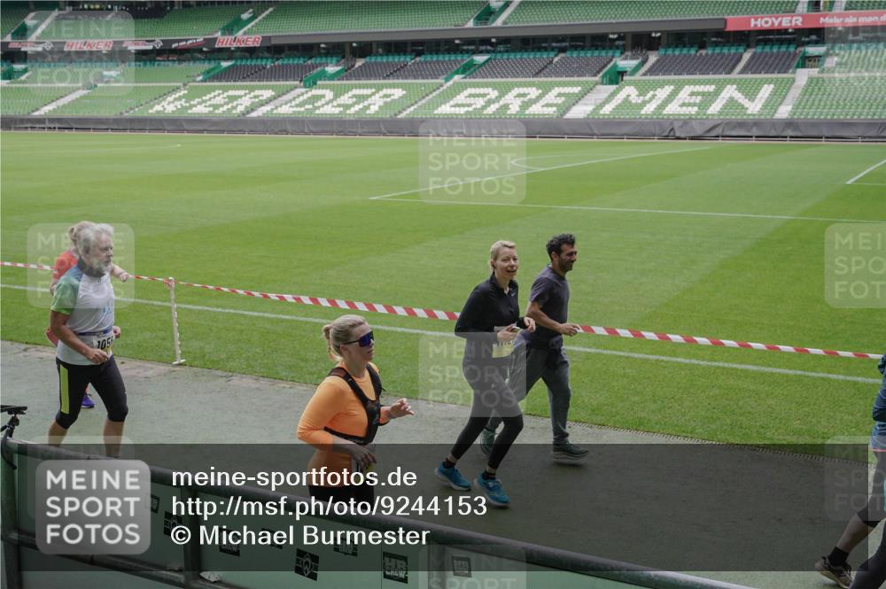 05.10.2025 - 20. swb-Marathon Bremen Michael Burmester http://msf.ph/oto/9244153 05.10.2025 10:36:27 Laufen im Stadion 7123, 7177, 7178, 7777, 7908, 8585, 9005, 9173, 9174, 9215, 9271, 9272, 9278, 9294, 9327, 9346, 9349, 9370, 9371, 9378, 9389, 9443, 9450, 9454, 9462, 9473, 9516, 9518, 9542, 9568, 9593, 9608, 9611, 9613, 9634, 9635, 9655, 9686, 9737, 9747, 9827, 9880, 9977, 9991, 10006, 10030, 10063, 10079, 10093, 10127, 10139, 10143, 10182, 10209, 10217, 10219, 10228, 10293, 10311, 10324, 10336, 10357, 10367, 10391, 10406, 10558, 10560, 10656, 10809, 10901, 9231, 9330 meine-sportfotos.de