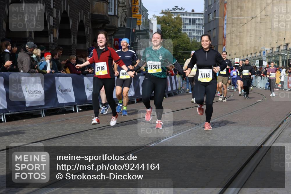 05.10.2025 - 20. swb-Marathon Bremen Strokosch-Dieckow http://msf.ph/oto/9244164 05.10.2025 10:57:57 Ziel 9221, 9568, 9719, 9872, 10577, 10651, 10703, 10793, 11116, 11301, 11469, 11601, 11663 meine-sportfotos.de