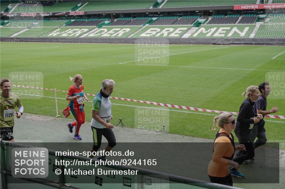 05.10.2025 - 20. swb-Marathon Bremen Michael Burmester http://msf.ph/oto/9244165 05.10.2025 10:36:28 Laufen im Stadion 7123, 7177, 7178, 7777, 7908, 8585, 9005, 9173, 9174, 9215, 9271, 9272, 9278, 9294, 9327, 9346, 9349, 9370, 9371, 9378, 9389, 9443, 9450, 9454, 9462, 9473, 9516, 9518, 9542, 9568, 9593, 9608, 9611, 9613, 9635, 9655, 9686, 9737, 9747, 9827, 9880, 9977, 9991, 10006, 10030, 10079, 10093, 10127, 10139, 10143, 10182, 10209, 10217, 10219, 10228, 10293, 10311, 10324, 10336, 10357, 10367, 10391, 10406, 10558, 10560, 10588, 10656, 10809, 10901, 9231, 9330 meine-sportfotos.de