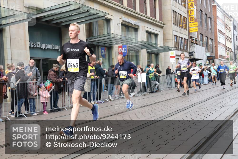 05.10.2025 - 20. swb-Marathon Bremen Strokosch-Dieckow http://msf.ph/oto/9244173 05.10.2025 10:49:48 Ziel 9485, 9579, 9645, 9676, 9689, 9693, 9787, 9803, 10022, 10246, 10356, 10400, 10443, 10543, 10868, 10946, 11104, 11208, 11288, 11295, 11621, 11642, 9485, 9579, 9645, 9676, 9689, 9693, 9787, 9803, 10022, 10246, 10356, 10400, 10443, 10543, 10868, 10946, 11104, 11208, 11288, 11295, 11621, 11642 meine-sportfotos.de