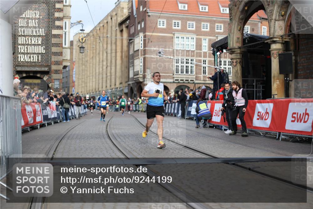05.10.2025 - 20. swb-Marathon Bremen Yannick Fuchs http://msf.ph/oto/9244199 05.10.2025 10:42:09 Ziel 9849, 10104, 10155, 10691 meine-sportfotos.de