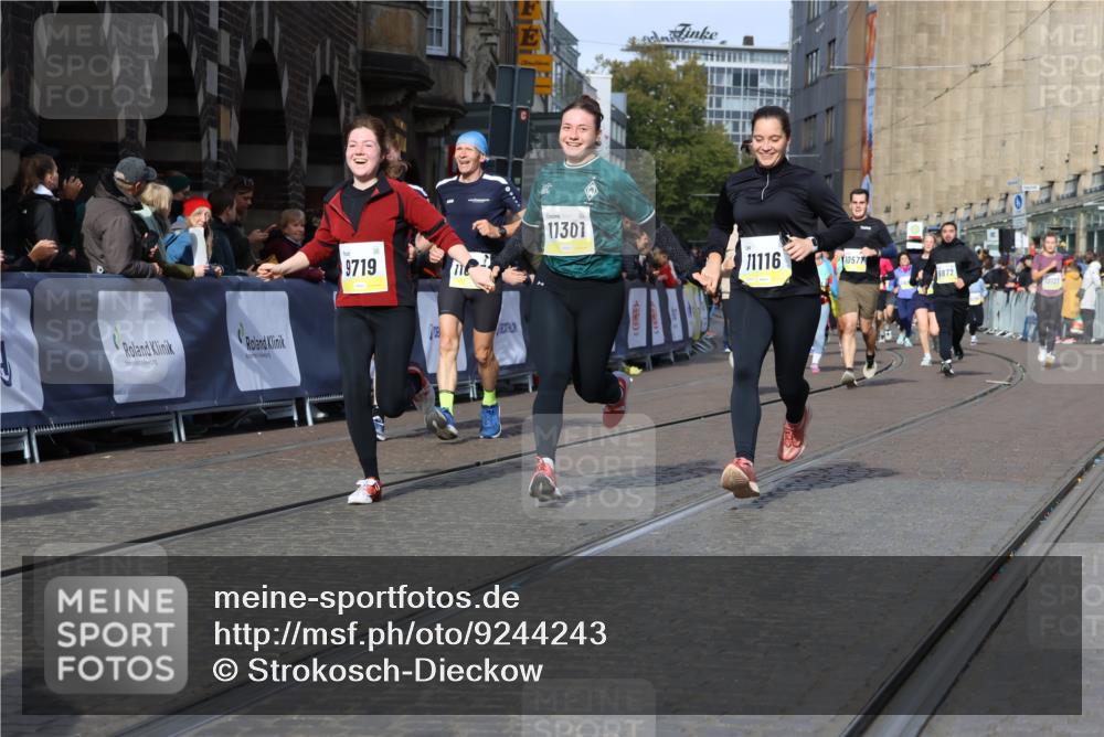 05.10.2025 - 20. swb-Marathon Bremen Strokosch-Dieckow http://msf.ph/oto/9244243 05.10.2025 10:57:57 Ziel 9221, 9568, 9719, 9872, 10577, 10651, 10703, 10793, 11116, 11301, 11469, 11601, 11663 meine-sportfotos.de