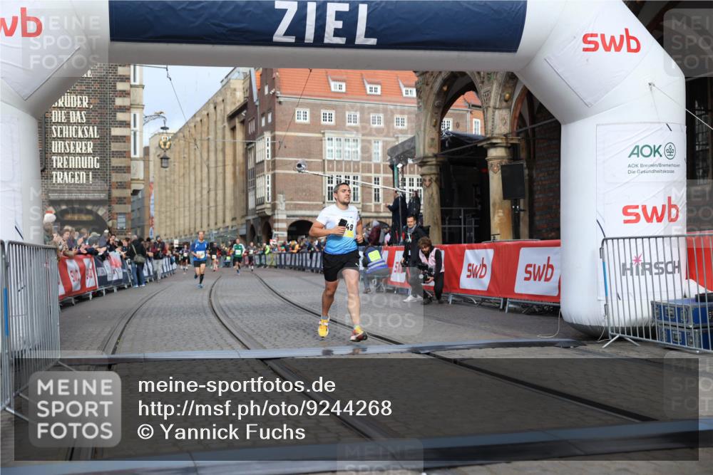 05.10.2025 - 20. swb-Marathon Bremen Yannick Fuchs http://msf.ph/oto/9244268 05.10.2025 10:42:10 Ziel 9849, 10104, 10155, 10691 meine-sportfotos.de