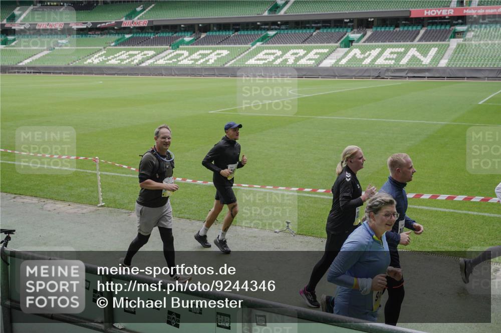 05.10.2025 - 20. swb-Marathon Bremen Michael Burmester http://msf.ph/oto/9244346 05.10.2025 10:36:34 Laufen im Stadion 7123, 7777, 7908, 8585, 9005, 9173, 9174, 9215, 9271, 9272, 9278, 9294, 9327, 9346, 9349, 9370, 9371, 9378, 9389, 9443, 9450, 9454, 9462, 9473, 9568, 9593, 9604, 9608, 9611, 9613, 9635, 9655, 9686, 9692, 9747, 9812, 9827, 9880, 9977, 9991, 10004, 10006, 10026, 10030, 10071, 10093, 10127, 10143, 10182, 10209, 10217, 10219, 10293, 10311, 10324, 10357, 10367, 10391, 10406, 10492, 10558, 10560, 10588, 10656, 10679, 10809, 10901, 7177, 9231, 9330 meine-sportfotos.de