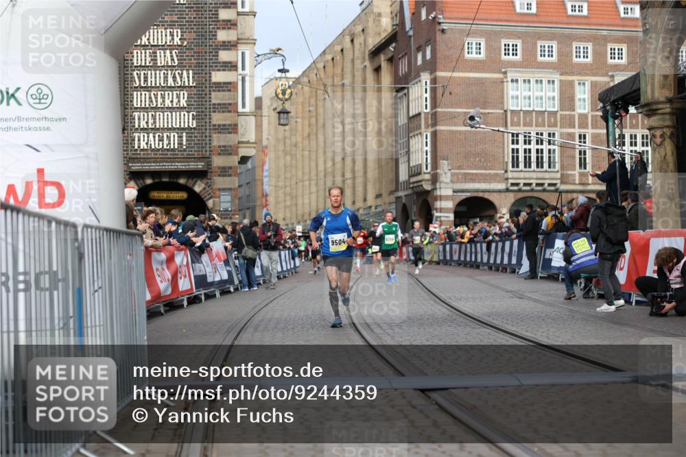 05.10.2025 - 20. swb-Marathon Bremen Yannick Fuchs http://msf.ph/oto/9244359 05.10.2025 10:42:13 Ziel 9504, 9849 meine-sportfotos.de