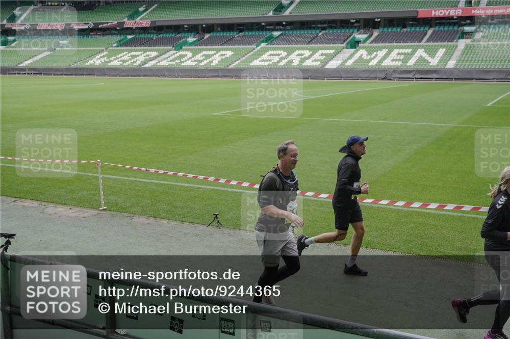 05.10.2025 - 20. swb-Marathon Bremen Michael Burmester http://msf.ph/oto/9244365 05.10.2025 10:36:35 Laufen im Stadion 7123, 7777, 7908, 8585, 9005, 9173, 9174, 9215, 9271, 9272, 9278, 9294, 9327, 9346, 9349, 9370, 9371, 9378, 9389, 9443, 9450, 9454, 9462, 9473, 9568, 9593, 9604, 9608, 9611, 9613, 9635, 9655, 9673, 9686, 9692, 9747, 9812, 9827, 9880, 9977, 9991, 10004, 10006, 10026, 10030, 10071, 10093, 10143, 10182, 10209, 10217, 10219, 10293, 10311, 10324, 10357, 10367, 10391, 10406, 10492, 10558, 10560, 10588, 10656, 10679, 10809, 10901, 7177, 9231, 9330 meine-sportfotos.de