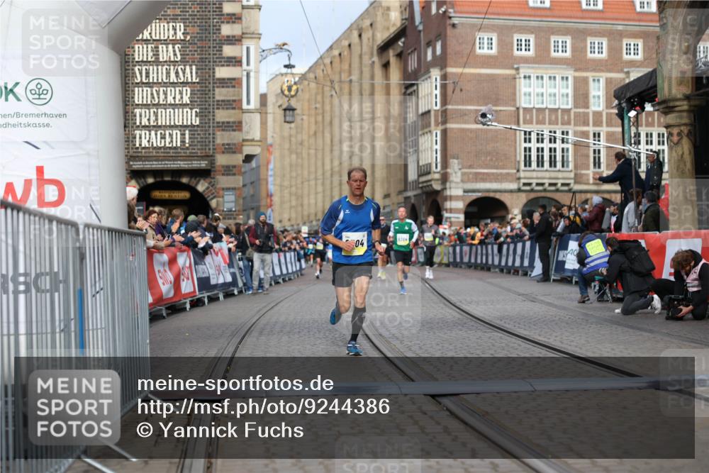 05.10.2025 - 20. swb-Marathon Bremen Yannick Fuchs http://msf.ph/oto/9244386 05.10.2025 10:42:14 Ziel 9504, 9849 meine-sportfotos.de