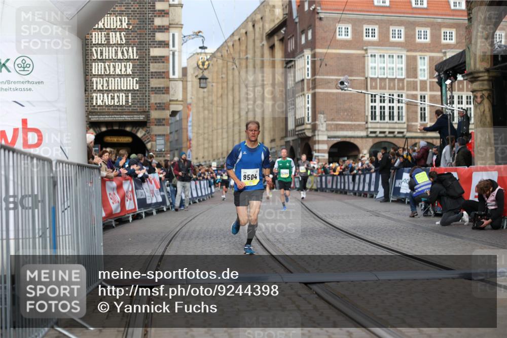 05.10.2025 - 20. swb-Marathon Bremen Yannick Fuchs http://msf.ph/oto/9244398 05.10.2025 10:42:14 Ziel 9504, 9849 meine-sportfotos.de