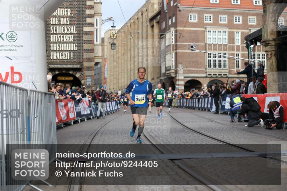 05.10.2025 - 20. swb-Marathon Bremen Yannick Fuchs http://msf.ph/oto/9244405 05.10.2025 10:42:14 Ziel 9504, 9849 meine-sportfotos.de