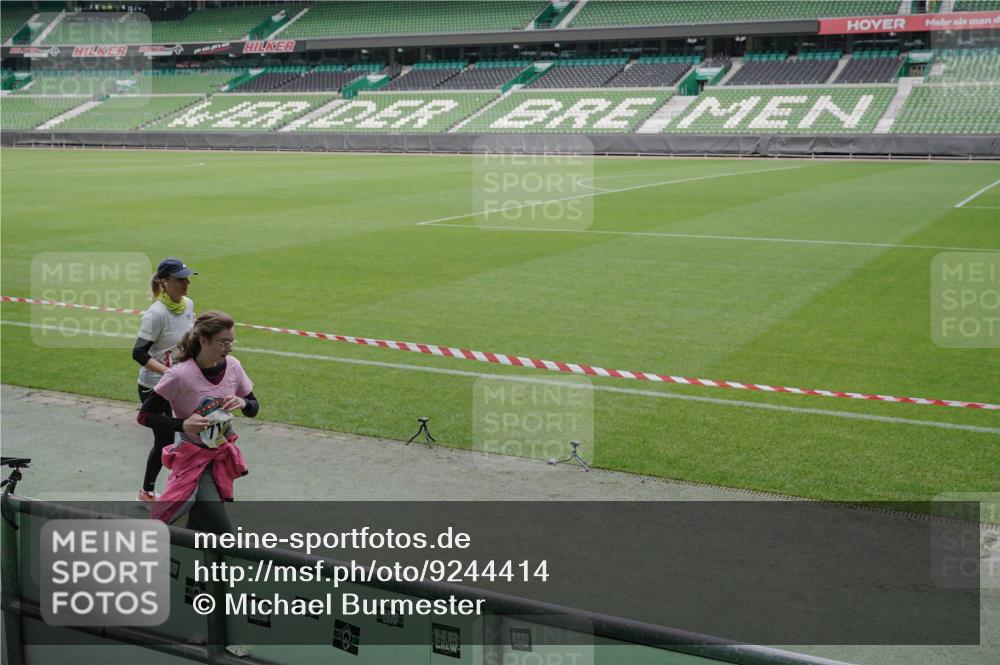 05.10.2025 - 20. swb-Marathon Bremen Michael Burmester http://msf.ph/oto/9244414 05.10.2025 10:36:37 Laufen im Stadion 7123, 7777, 7908, 8585, 9005, 9173, 9174, 9215, 9271, 9272, 9278, 9294, 9327, 9346, 9349, 9370, 9371, 9378, 9389, 9443, 9450, 9454, 9462, 9473, 9568, 9593, 9604, 9608, 9611, 9613, 9635, 9655, 9673, 9686, 9692, 9747, 9812, 9827, 9880, 9913, 9977, 9991, 10004, 10026, 10030, 10071, 10093, 10143, 10182, 10209, 10217, 10219, 10293, 10311, 10324, 10357, 10367, 10391, 10406, 10492, 10558, 10560, 10588, 10656, 10679, 10762, 10809, 10901, 7177, 9231, 9330 meine-sportfotos.de