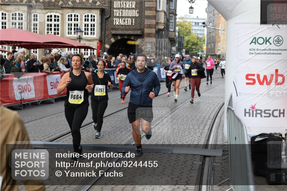 05.10.2025 - 20. swb-Marathon Bremen Yannick Fuchs http://msf.ph/oto/9244455 05.10.2025 11:11:14 Ziel 8865, 9245, 9664, 9822, 9823, 9948, 10415, 11257, 11395, 11560 meine-sportfotos.de