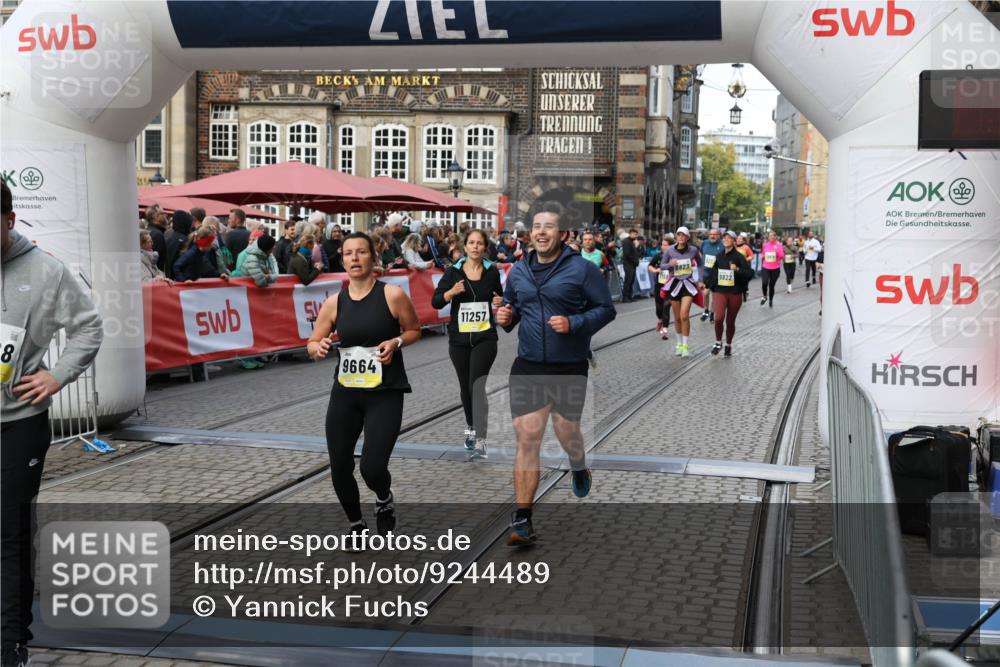 05.10.2025 - 20. swb-Marathon Bremen Yannick Fuchs http://msf.ph/oto/9244489 05.10.2025 11:11:15 Ziel 8865, 9245, 9664, 9822, 9823, 9836, 9837, 9948, 10415, 11257, 11395 meine-sportfotos.de
