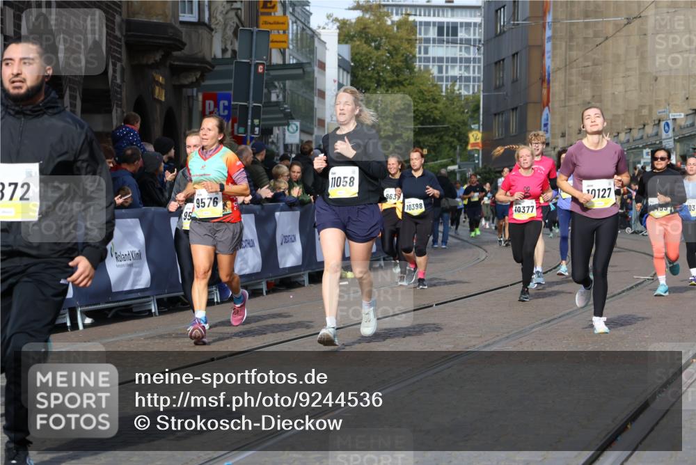 05.10.2025 - 20. swb-Marathon Bremen Strokosch-Dieckow http://msf.ph/oto/9244536 05.10.2025 10:58:04 Ziel 9330, 9576, 9582, 9634, 9872, 10127, 10377, 10395, 10398, 10459, 10620, 10793, 11058, 11601, 11608 meine-sportfotos.de