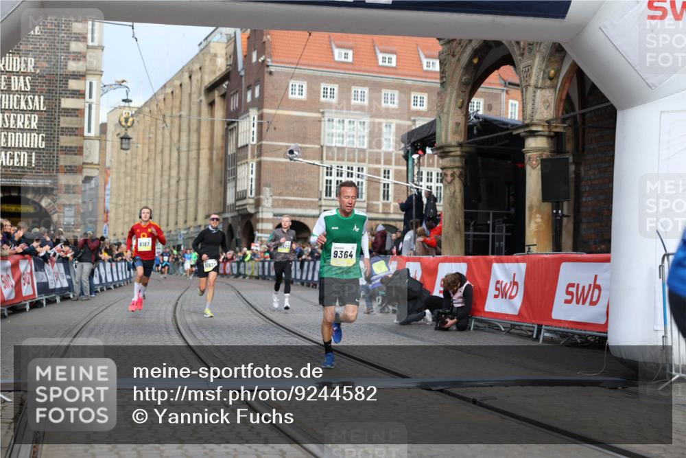 05.10.2025 - 20. swb-Marathon Bremen Yannick Fuchs http://msf.ph/oto/9244582 05.10.2025 10:42:18 Ziel 8187, 9364, 9504, 10838, 11422 meine-sportfotos.de