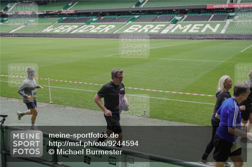 05.10.2025 - 20. swb-Marathon Bremen Michael Burmester http://msf.ph/oto/9244594 05.10.2025 10:36:45 Laufen im Stadion 7123, 7777, 7908, 8585, 9005, 9177, 9208, 9215, 9271, 9272, 9294, 9305, 9327, 9346, 9349, 9370, 9371, 9389, 9443, 9454, 9473, 9568, 9593, 9604, 9608, 9611, 9613, 9635, 9655, 9673, 9686, 9692, 9747, 9812, 9827, 9839, 9913, 9991, 10004, 10026, 10030, 10071, 10093, 10182, 10209, 10217, 10219, 10311, 10324, 10357, 10391, 10406, 10489, 10492, 10558, 10560, 10588, 10656, 10679, 10762, 10771, 10809, 10821, 10901, 7177, 9231, 9330 meine-sportfotos.de