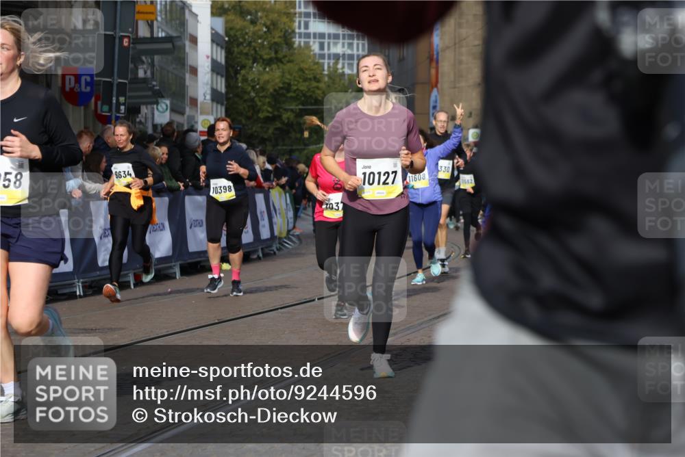 05.10.2025 - 20. swb-Marathon Bremen Strokosch-Dieckow http://msf.ph/oto/9244596 05.10.2025 10:58:05 Ziel 9330, 9576, 9582, 9634, 9872, 10127, 10377, 10395, 10398, 10459, 10620, 10793, 11058, 11601, 11608 meine-sportfotos.de