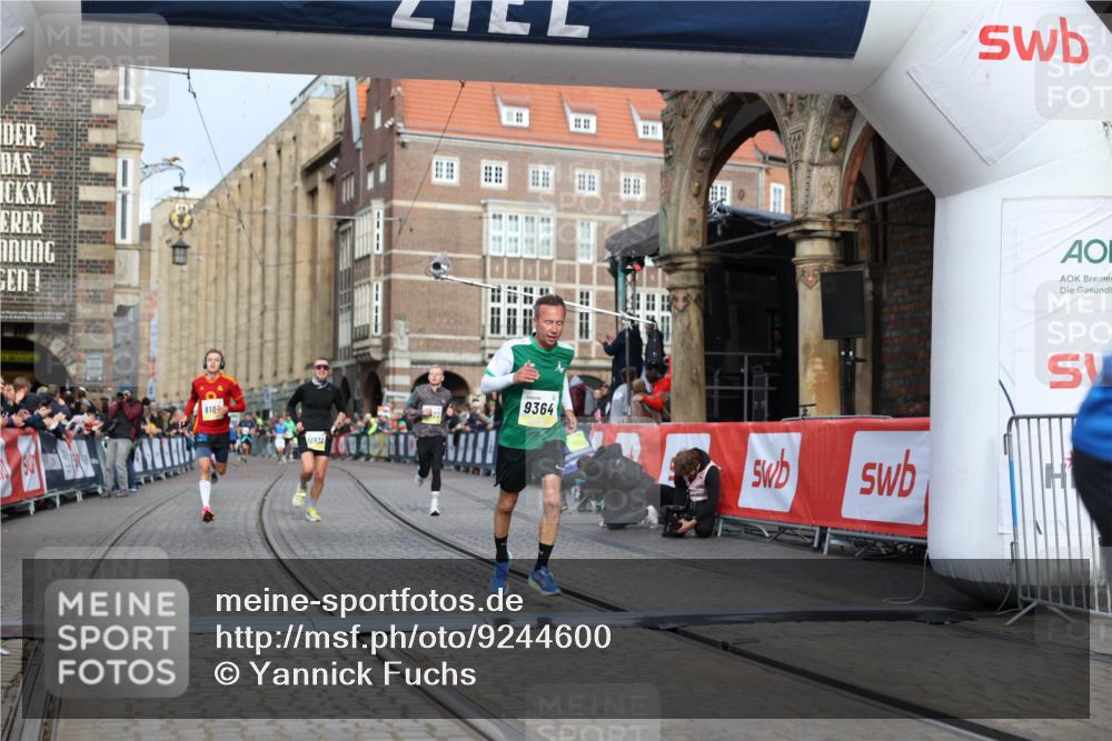 05.10.2025 - 20. swb-Marathon Bremen Yannick Fuchs http://msf.ph/oto/9244600 05.10.2025 10:42:18 Ziel 8187, 9364, 9504, 10838, 11422 meine-sportfotos.de