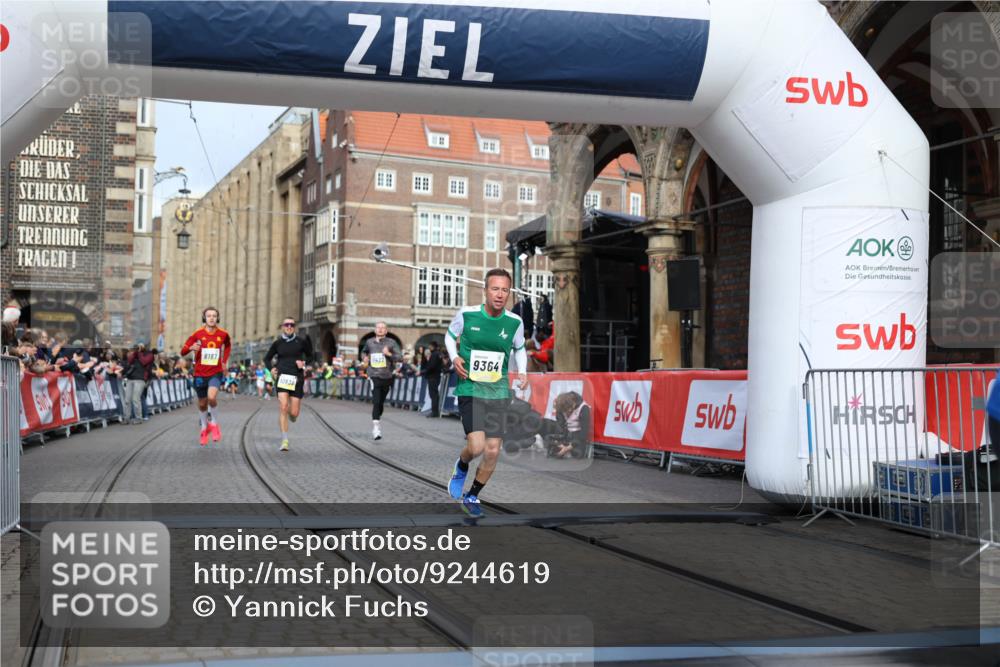05.10.2025 - 20. swb-Marathon Bremen Yannick Fuchs http://msf.ph/oto/9244619 05.10.2025 10:42:18 Ziel 8187, 9364, 9504, 10838, 11422 meine-sportfotos.de