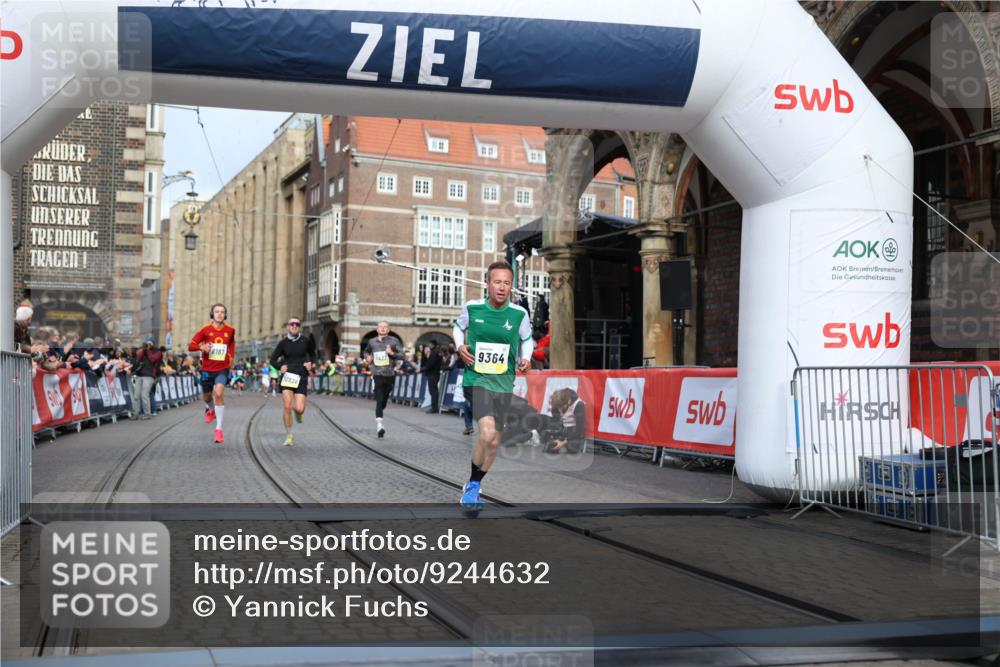 05.10.2025 - 20. swb-Marathon Bremen Yannick Fuchs http://msf.ph/oto/9244632 05.10.2025 10:42:18 Ziel 8187, 9364, 9504, 10838, 11422 meine-sportfotos.de
