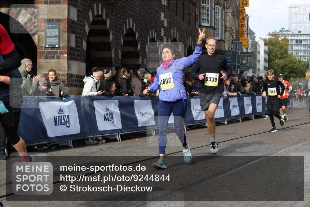 05.10.2025 - 20. swb-Marathon Bremen Strokosch-Dieckow http://msf.ph/oto/9244844 05.10.2025 10:58:11 Ziel 7077, 9330, 9634, 9952, 10368, 10377, 10398, 10620, 10786, 11049, 11562, 11608 meine-sportfotos.de