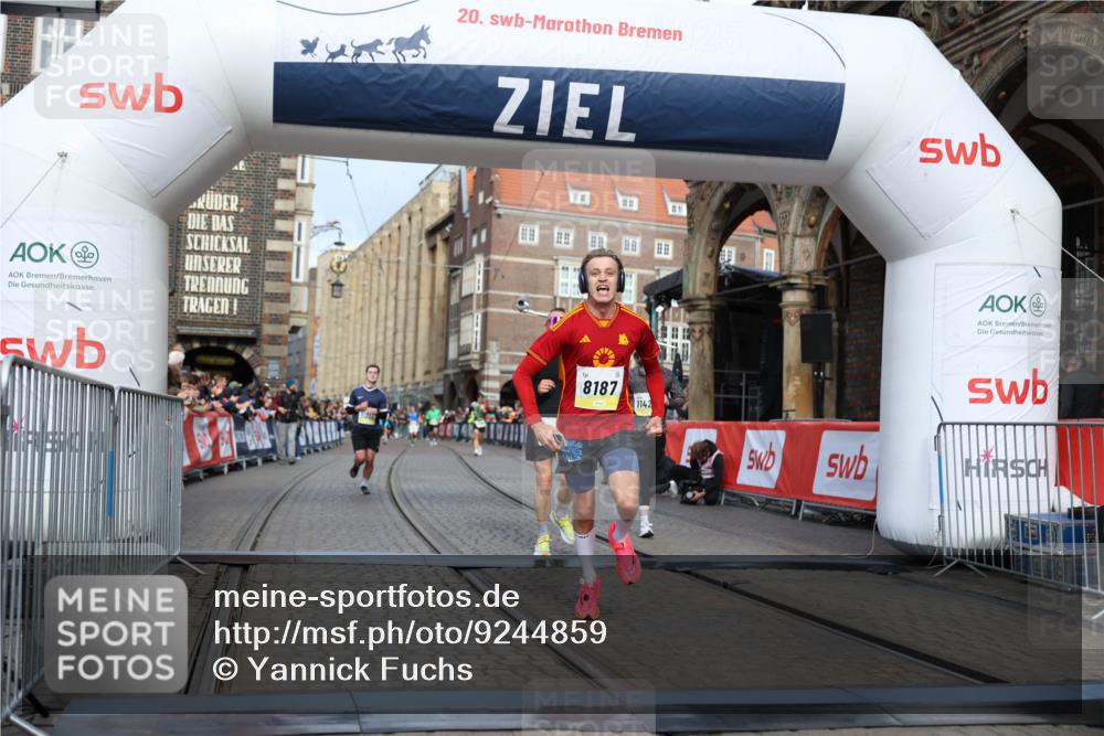 05.10.2025 - 20. swb-Marathon Bremen Yannick Fuchs http://msf.ph/oto/9244859 05.10.2025 10:42:20 Ziel 8187, 9364, 9504, 10838, 11217, 11422 meine-sportfotos.de