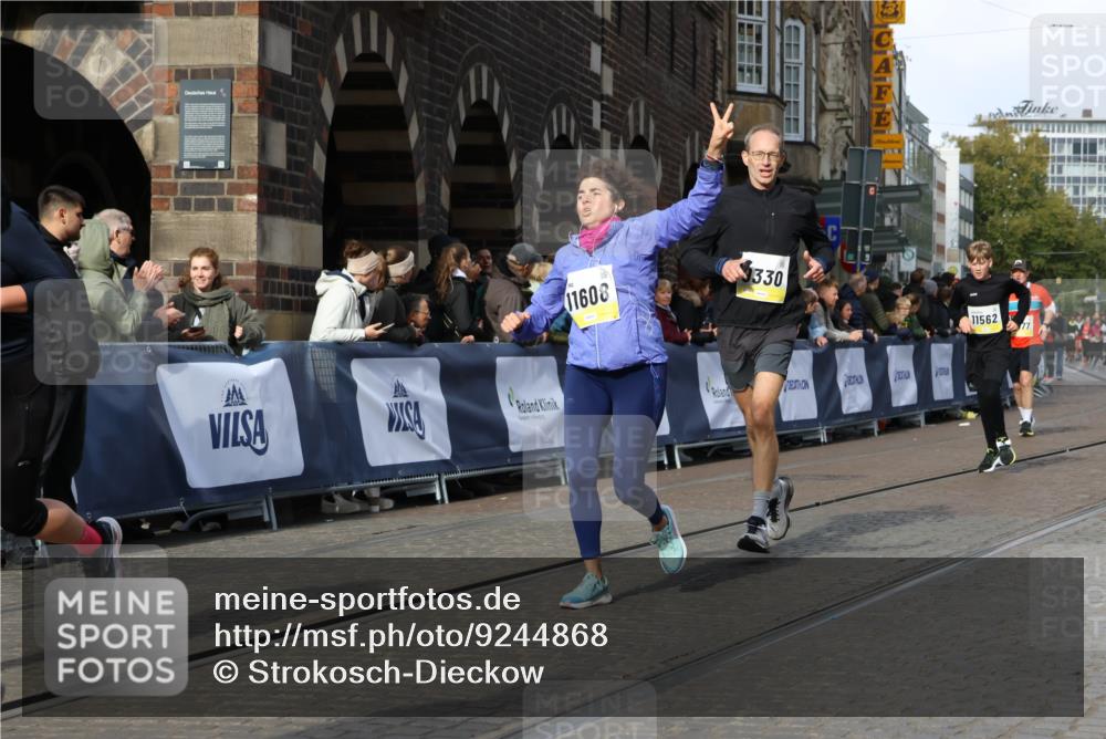 05.10.2025 - 20. swb-Marathon Bremen Strokosch-Dieckow http://msf.ph/oto/9244868 05.10.2025 10:58:11 Ziel 7077, 9330, 9634, 9952, 10368, 10377, 10398, 10620, 10786, 11049, 11562, 11608 meine-sportfotos.de