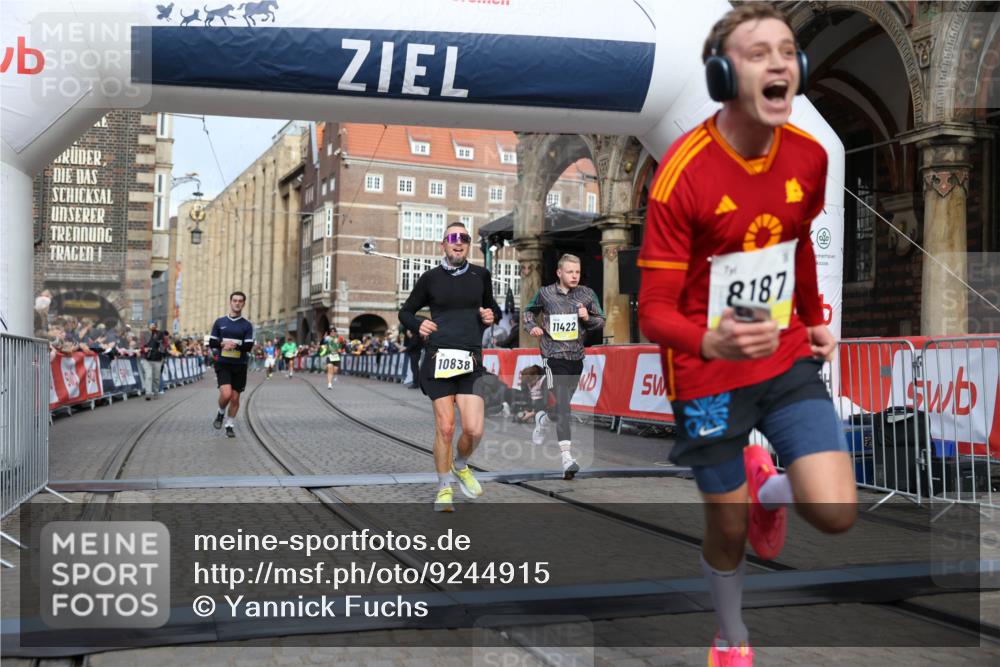 05.10.2025 - 20. swb-Marathon Bremen Yannick Fuchs http://msf.ph/oto/9244915 05.10.2025 10:42:21 Ziel 8187, 9364, 9504, 10838, 11217, 11422 meine-sportfotos.de