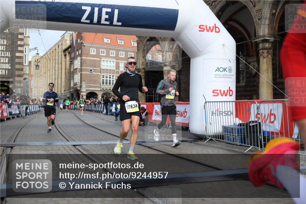 05.10.2025 - 20. swb-Marathon Bremen Yannick Fuchs http://msf.ph/oto/9244957 05.10.2025 10:42:21 Ziel 8187, 9364, 9504, 10838, 11217, 11422 meine-sportfotos.de