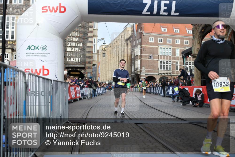 05.10.2025 - 20. swb-Marathon Bremen Yannick Fuchs http://msf.ph/oto/9245019 05.10.2025 10:42:22 Ziel 8187, 9364, 9504, 10838, 11217, 11422 meine-sportfotos.de