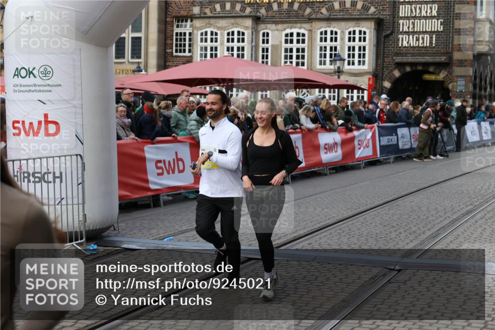 05.10.2025 - 20. swb-Marathon Bremen Yannick Fuchs http://msf.ph/oto/9245021 05.10.2025 11:11:27 Ziel 9011, 9264, 9273, 9386, 9479, 10183, 10614, 11158, 11568, 11578 meine-sportfotos.de