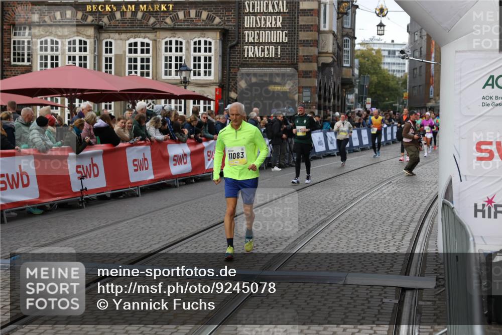 05.10.2025 - 20. swb-Marathon Bremen Yannick Fuchs http://msf.ph/oto/9245078 05.10.2025 11:11:33 Ziel 9011, 9386, 11083 meine-sportfotos.de