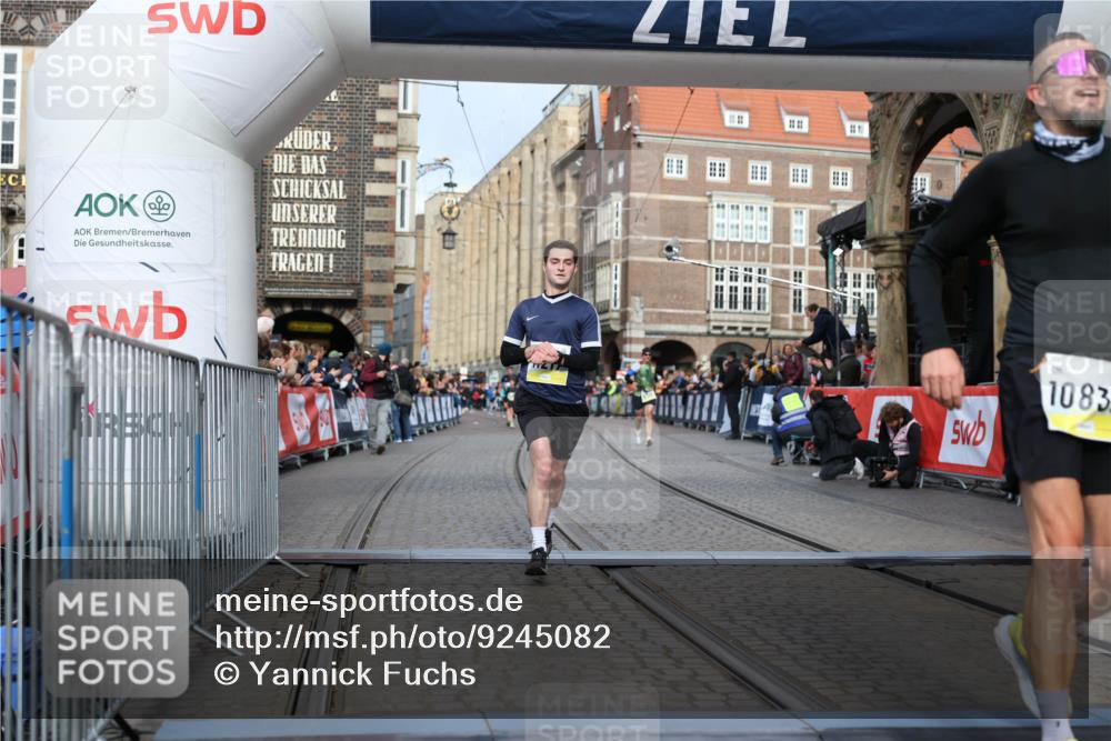 05.10.2025 - 20. swb-Marathon Bremen Yannick Fuchs http://msf.ph/oto/9245082 05.10.2025 10:42:22 Ziel 8187, 9364, 9504, 10838, 11217, 11422 meine-sportfotos.de