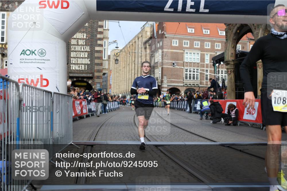 05.10.2025 - 20. swb-Marathon Bremen Yannick Fuchs http://msf.ph/oto/9245095 05.10.2025 10:42:23 Ziel 8187, 9364, 10838, 11217, 11422 meine-sportfotos.de