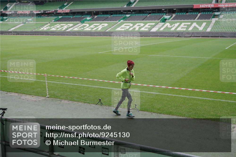 05.10.2025 - 20. swb-Marathon Bremen Michael Burmester http://msf.ph/oto/9245130 05.10.2025 10:37:04 Laufen im Stadion 7123, 7777, 9177, 9208, 9246, 9271, 9272, 9294, 9305, 9363, 9381, 9473, 9531, 9593, 9600, 9603, 9604, 9608, 9613, 9635, 9655, 9673, 9692, 9802, 9812, 9827, 9839, 9841, 9913, 9979, 9991, 10004, 10026, 10030, 10067, 10071, 10093, 10158, 10209, 10217, 10290, 10291, 10345, 10370, 10406, 10489, 10492, 10508, 10518, 10558, 10560, 10562, 10571, 10588, 10615, 10656, 10679, 10762, 10771, 10809, 10821, 10901, 11184, 11223, 11251, 7908, 8585, 9215, 9346 meine-sportfotos.de